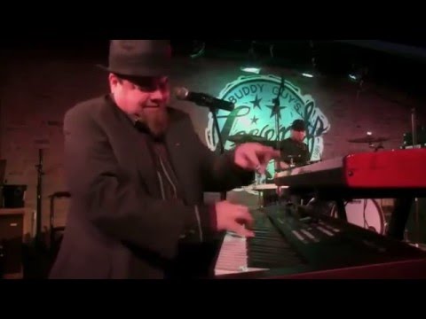Marty Sammon gets wild on piano (BuddyGuy.TV)
