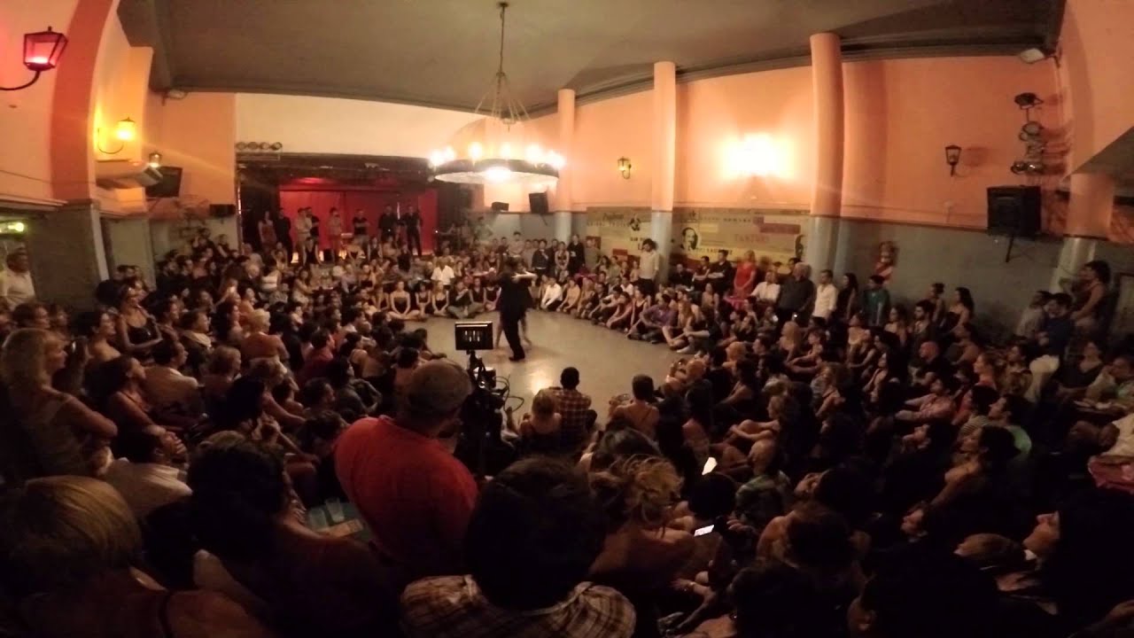 Carlitos Espinoza y Noelia Hurtado - Viva la pepa  2015 - wide angle