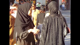 Sexy women wιth hijab to maintain modesty and pri