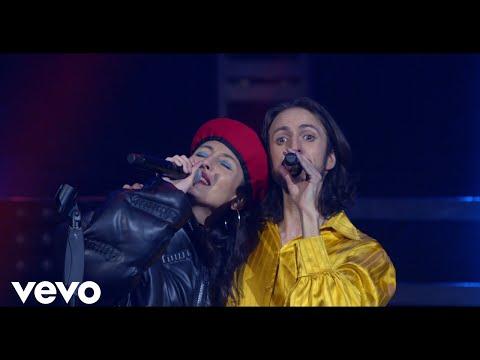 Esteman, Daniela Spalla - Te Alejas Más De Mí (En Vivo Desde El Metropólitan)