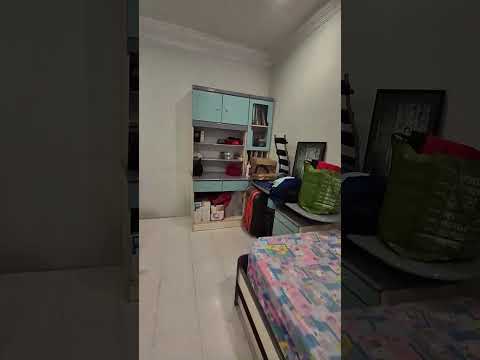 2.5 Storey House 6 Rooms - Facing Field - Good For Big Family video