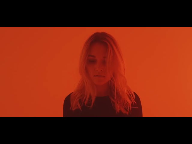 Schau Mich Nicht So An von Lotte ((jetzt ansehen))