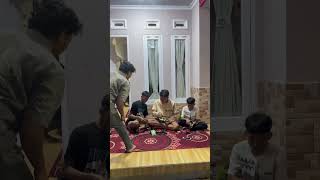 Download lagu day 110 lagi enak ngemil malah di ambil orang, jahilnya banget. #komedi #comedy #komedisunda mp3