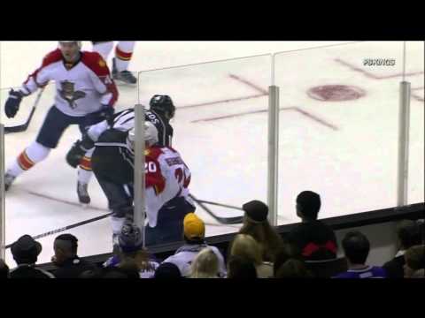 Sean Bergenheim hits Mike Richards' head.