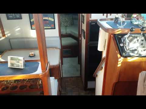 Carver 36 Aft Cabin, Explore a Old School Motor Yacht #zachpaider  #boating