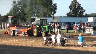 preview picture of video 'MTTP PULLS MOUNT PLEASANT JULY 2013 FIELD FARM TRACTOR CLASS'