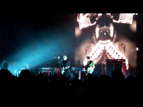 Queens of the Stone Age - Feel Good Hit Of The Summer [Keller Auditorium 2014](HD)