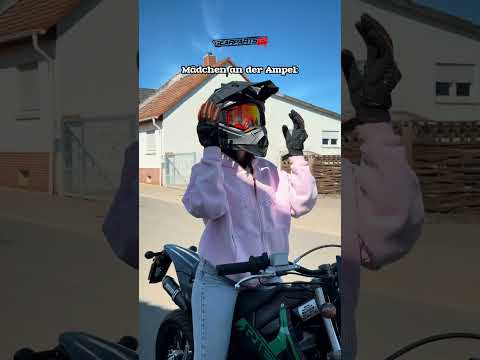 Mädchen VS Jungs an der Ampel 😂