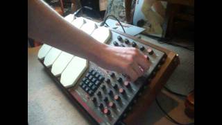 Video thumbnail for MPC Electronics MPC-1 Analogue Drum Machine Demo by snolan1990
