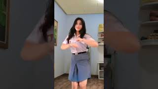 Download lagu goyangan cewek cantik seragam sekolah SMA #shorts mp3