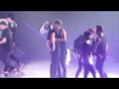 130704: #SS5BKKday2 Kyuhyun as bride #Wonkyu