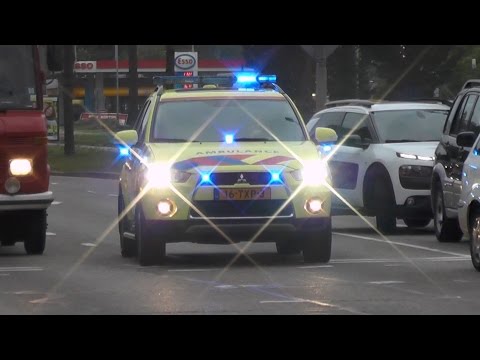 A1, Silverline Ambulance 02-143, 02-140 en Mitsubishi Rapid Responder 02-344 in Leeuwarden