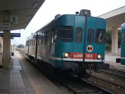 Regionale 3749 Catanzaro Lido - Reggio Calabria c.le in arrivo alla stazione di Roccella Jonica