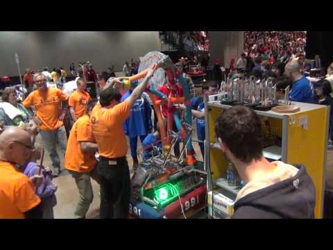 Transforming into "Noodlebot"