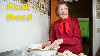 Great Depression Cooking - Fresh Bread (Peppers and Eggs part 2)
