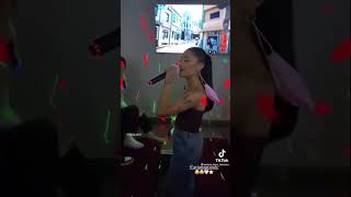 Download lagu Ariana Grande singing at a karaoke mp3