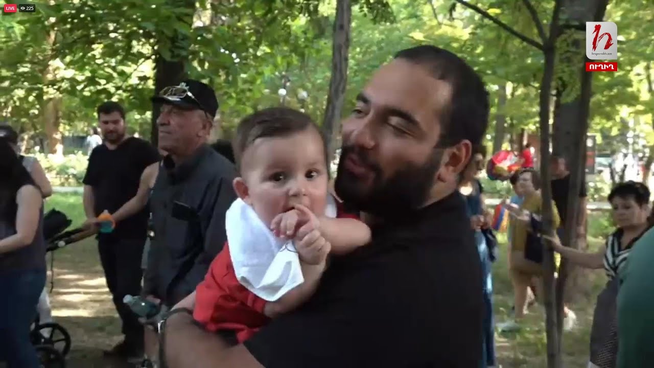 Երթ Ֆրանսիայի հրապարակից՝ կանանց եւ երեխաների մասնակցությամբ․ ուղիղ