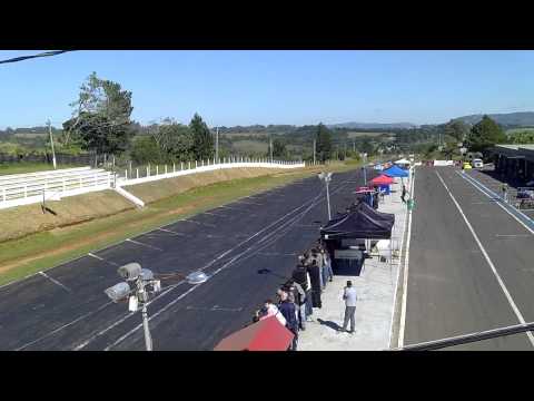 Largada da Sprint Race em Tarumã, com acidente na Curva 1
