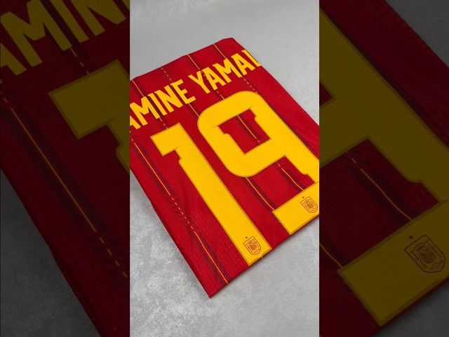 Vídeo relacionado con Camiseta Lamine Yamal Niño y Adultos - Camiseta de Fútbol de España - Kit de Juego - Equipación de fútbol - Chico - Ropa de Futbol - Talla 116