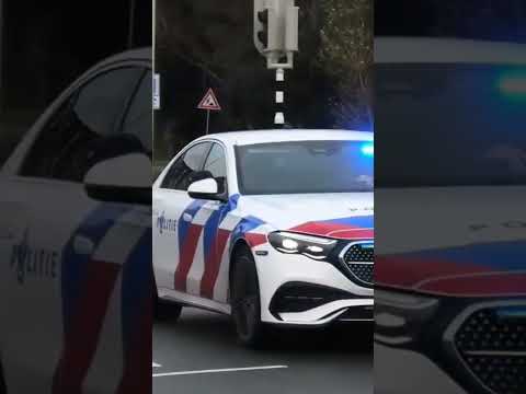 Gloednieuwe #politie #wagen Mercedes E-Klasse + #motor  met spoed in #denhaag