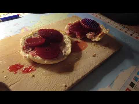 MongoTV_9438 - Min Natmad - Del 2 - Ristet BOLLE Med LEVERPOSTEJ og RØDBEDER