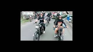 Download lagu cewek cantik naik RX king sambil joget mp3