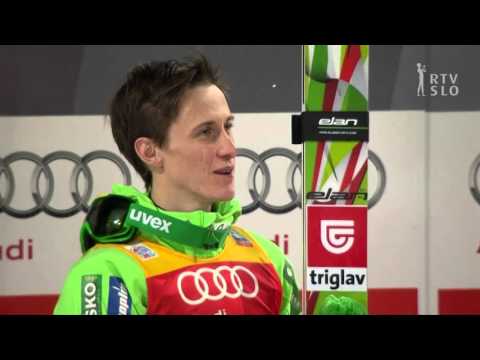 Zbor navijačev v Bischofshofnu zapoje slovensko himno v čast Petru Prevcu (6. 1. 2016)