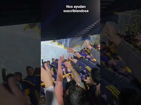 "La 12 y la mejor percusión, desplegando las banderas ##la12 #bocajuniors #bombonera #azulyoro" Barra: La 12 &bull; Club: Boca Juniors