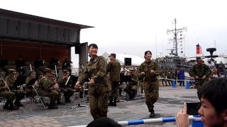 陸上自衛隊中部音楽隊の恋ダンス
