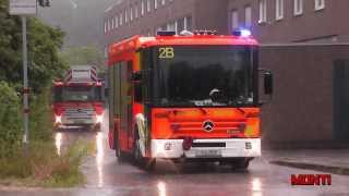 preview picture of video 'Löschzug BF Hannover FW 2 Stöcken bei Starkregen (HD)'