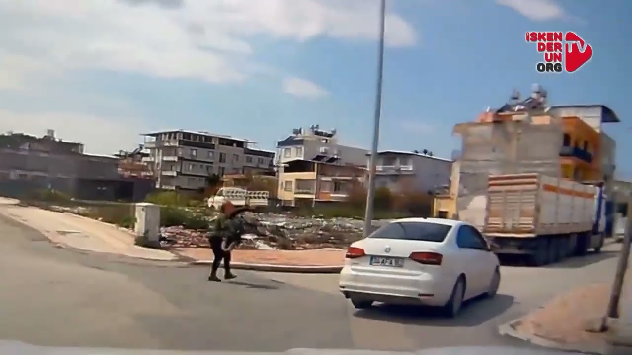 Boynundaki Kolyeyi Kaptı Kaçamadı