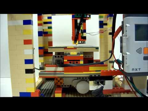 Студент собрал 3D-принтер из LEGO. Фото.