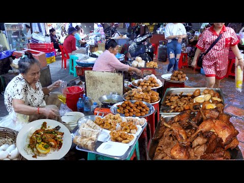 Various Breakfast And Snacks For Sales @ Kandal Market - $2.25 For A Bowl Of Chicken Rice With Egg