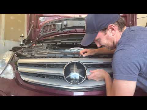Removing The Grille On My R63 AMG (W251 R-Class)