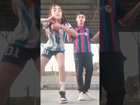 tu me enseñas fútbol y yo ha bailar #youtubeshorts #like #foryou