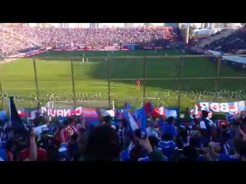"El Bulla va caminando para Pedrero / U de Chile vs U de Concepción / 2014" Barra: Los de Abajo • Club: Universidad de Chile - La U