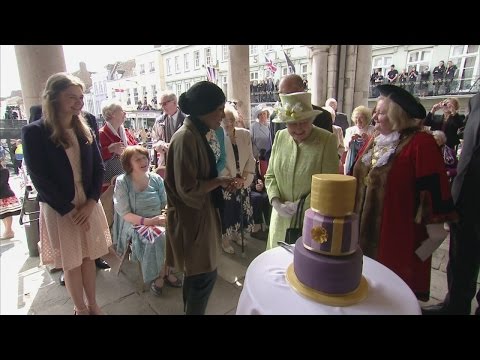 Bake Off winner Nadiya presents Queen with birthday cake
