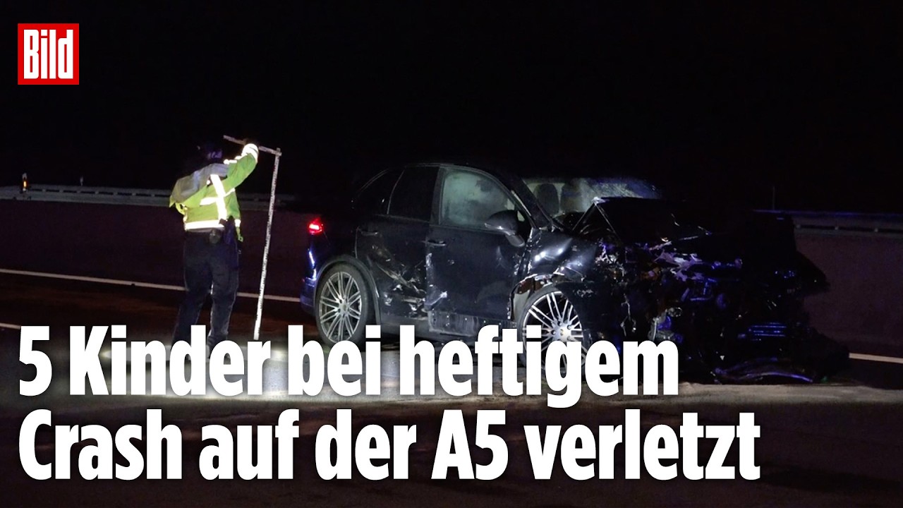 KARLSRUHE: Porsche und Mercedes krachen ineinander – Zwei Insassen in Wracks eingesperrt