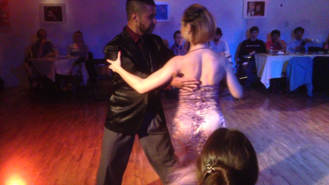 Martina Waldan y Jose Fernandez Bailan en Dos Orillas práctica de tango 2015 (3/4)