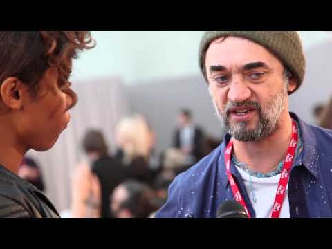 Han är en av världens bästa hårstylister.