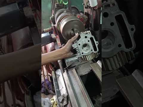 Bike engine Head cleaning & Valve Grinding | Hindi🛠️🛠️🧑‍🔧