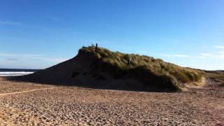 preview picture of video 'Huge kite jump off sand dunes'