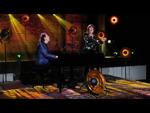 Muziekfabriek Vastelaovend: Wim Naus en Lottie Boermans - De Maedjes Van Vandaag