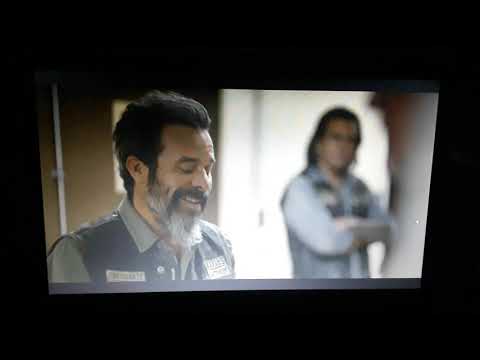 Mayans mc 3x06 ( Los Mayans en el hospital en español latino)