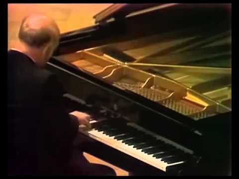 Sviatoslav Richter plays Beethoven Piano Sonata no. 12, op. 26 - video 1976