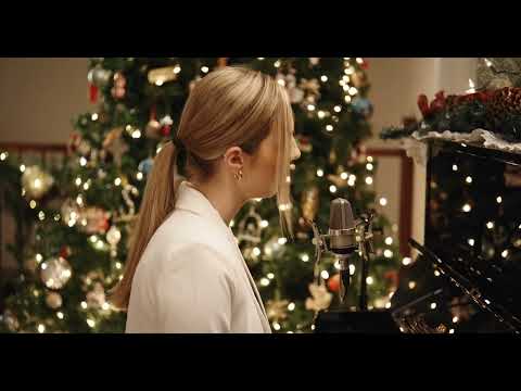 Samantha Ebert – Away In A Manger - Official Video