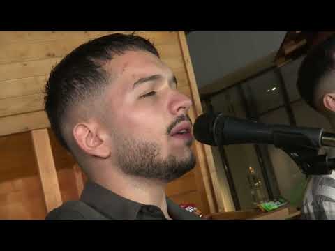 Erblin dhe Ermal Hoxha mallëngjejnë me këngën e Jusuf Gërvallës – “Të kam braktisë vendlindje”