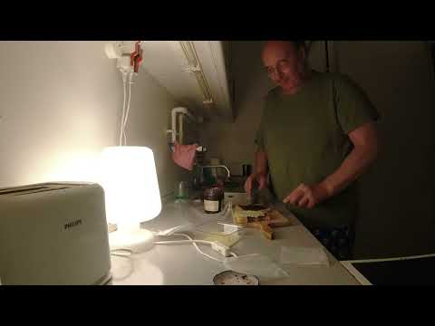MongoTV_12843 - Min Natmad - Toastbrød Med SOLBÆR SYLTETØJ og OST