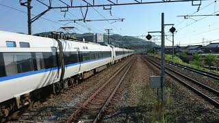 島本駅で特急サンダーバード号の通過の様子