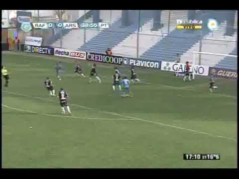 Gol errado de Zelaya (travesaño) ante Atlético Rafaela 2012